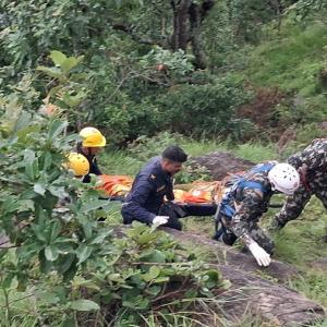 गौंथली भीरमा दुई दिनदेखि अड्किएको शव निकालियो गौंथली भीरमा दुई दिनदेखि अड्किएको शव निकालियो