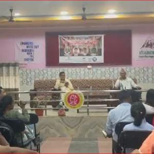 मानिस पढ्ने अनौठो अभ्यासः विराटनगरमा ‘चिया सँग कथा’ सम्पन्न मानिस पढ्ने अनौठो अभ्यासः विराटनगरमा ‘चिया सँग कथा’ सम्पन्न