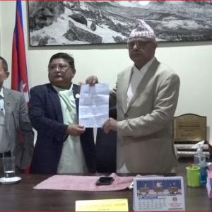 कोशी सरकारबाट नेपाली कांग्रेस औपचारिक रूपमा बाहिरियो, ४ मन्त्री र १ राज्यमन्त्रीको सामूहिक राजीनामा कोशी सरकारबाट नेपाली कांग्रेस औपचारिक रूपमा बाहिरियो, ४ मन्त्री र १ राज्यमन्त्रीको सामूहिक राजीनामा