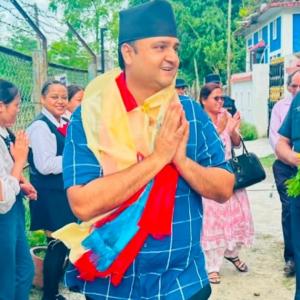 मन्त्री बनेको भोलिपल्टै सहिद स्मृति विद्यालय पुगे जीवन आचार्य