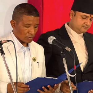 कोशी सरकारमा नेकपा सहभागी नयाँ मन्त्रीले लिए शपथ कोशी सरकारमा नेकपा सहभागी नयाँ मन्त्रीले लिए शपथ