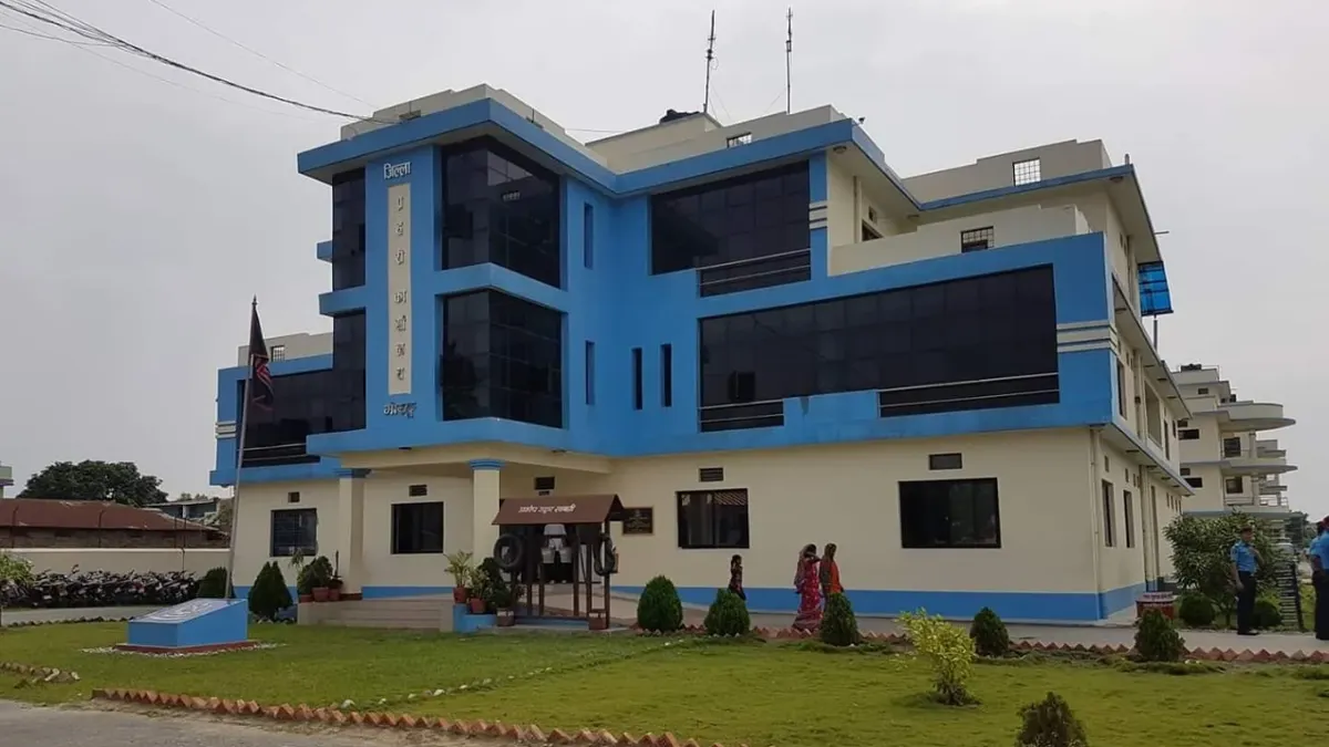 मोरङमा प्रहरी र लागुऔषध कारोबारीबीच गोली हानाहान, २ जना घाइते, ३ पक्राउ मोरङमा प्रहरी र लागुऔषध कारोबारीबीच गोली हानाहान, २ जना घाइते, ३ पक्राउ