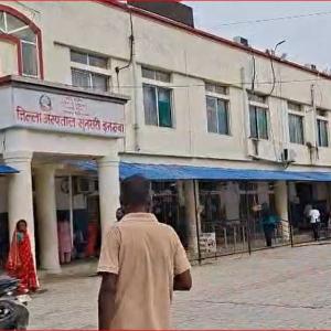 अस्पतालको गेटमै शिशु जन्माएकी सर्मिलालाई राज्यमन्त्रीको सहयोग, दोषीमाथि कारबाही र निःशुल्क उपचारको माग अस्पतालको गेटमै शिशु जन्माएकी सर्मिलालाई राज्यमन्त्रीको सहयोग, दोषीमाथि कारबाही र निःशुल्क उपचारको माग