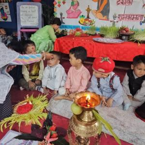 धरान मन्टेस्वरी द्वारा दशैंको अवसरमा विद्यार्थीलाई टीका,जमरा , दक्षिणासहित आशीर्वाद शुभकामना धरान मन्टेस्वरी द्वारा दशैंको अवसरमा विद्यार्थीलाई टीका,जमरा , दक्षिणासहित आशीर्वाद शुभकामना