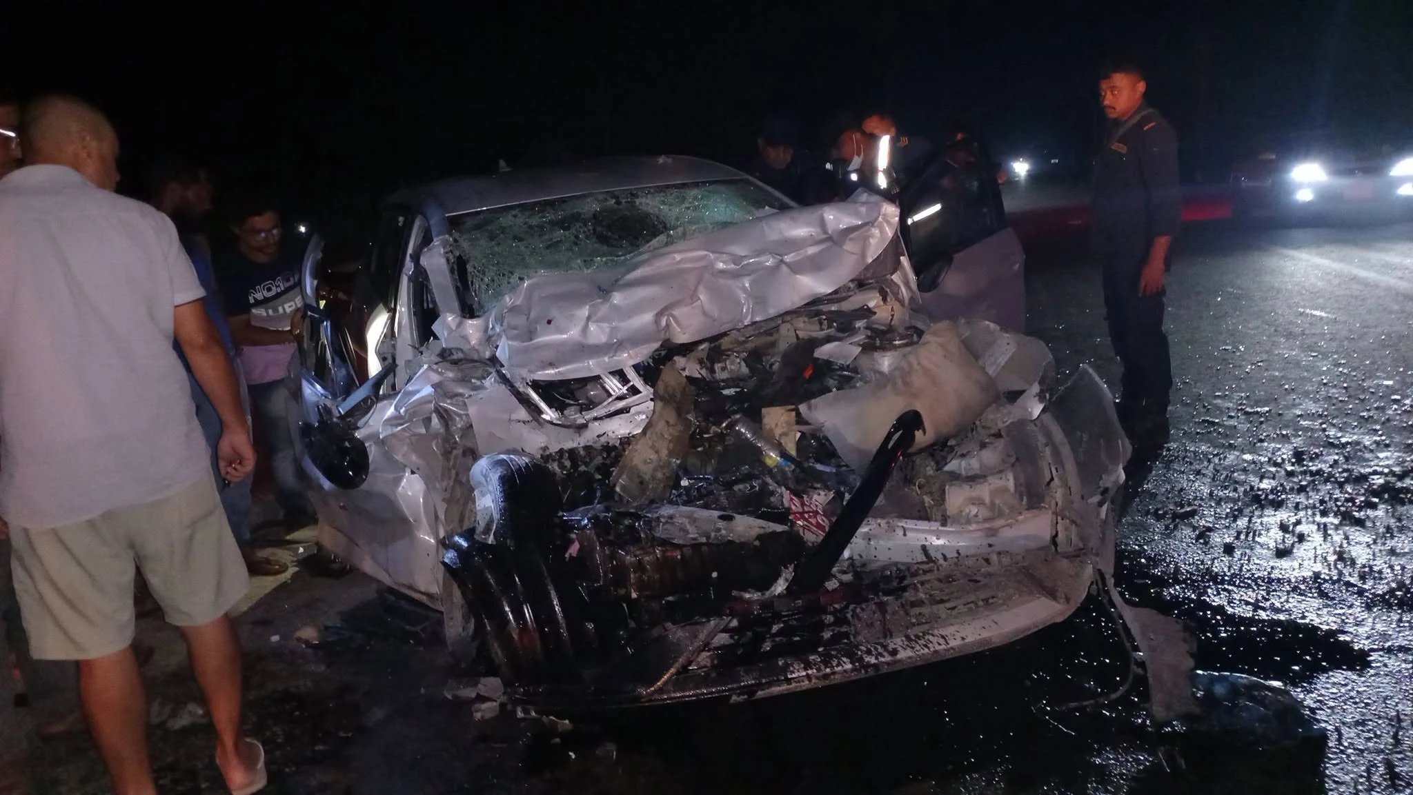 झापामा ट्रक र ईभी कार ठोक्किँदा दुई प्रहरीसहित चार घाइते, वरिष्ठ सईको अवस्था गम्भीर झापामा ट्रक र ईभी कार ठोक्किँदा दुई प्रहरीसहित चार घाइते, वरिष्ठ सईको अवस्था गम्भीर